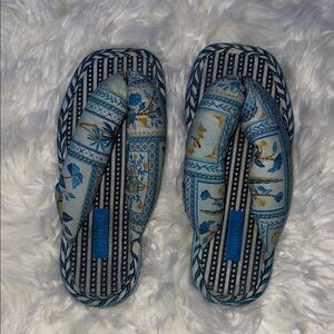 Farm Rio Puffy Flip Flops Blue Patterned Women's Sandals